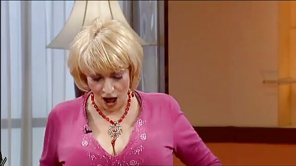 Bărbatul nu a fost pizde cu floci multi surprins și a făcut sex cu fete beate.