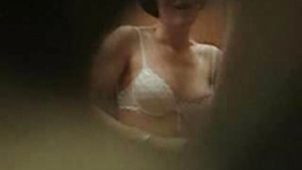 Fete filme porno femei cu floci tinere obraznice le plăcea să facă sex pe stradă.