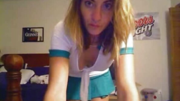 Antrenorul își aduce filme porno cu pizde care au flocii mari secția cu sex.