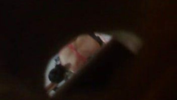 Un băiat fierbinte porno cu babe cu floci filmează cu entuziasm sexul prietenelor.