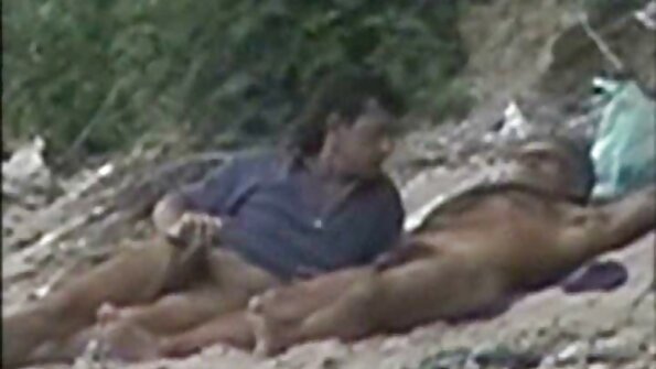 Drăguță blondă fete cu floci futută în gură și păsărică de bărbați fierbinți.