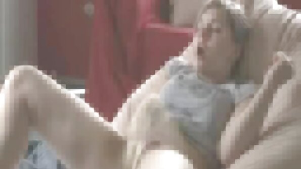 Bărbații mascați se bucură de sex la carnaval. filme porno cu mature cu floci
