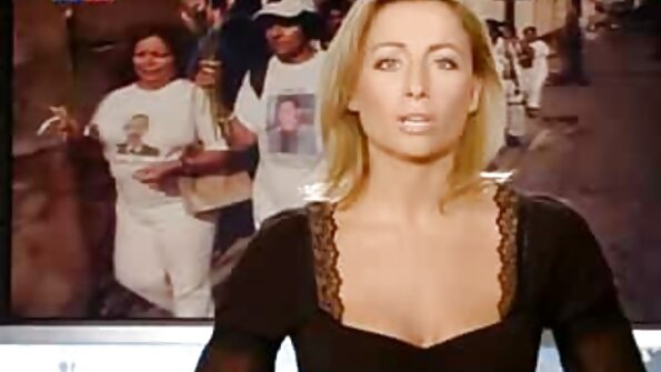 Au invitat un bărbat la o petrecere filme porno cu floci la pizde a burlacilor și s-au distrat cu penisul lui.