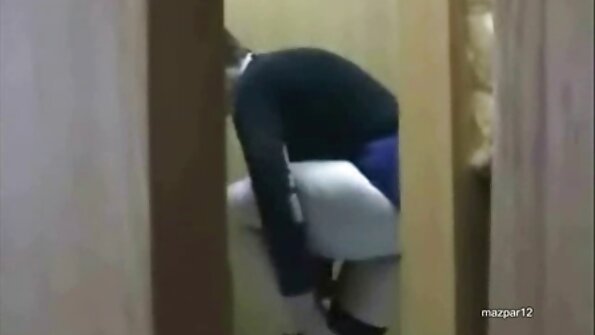 Fata celebru a sărit pe penisul tare al iubitului ei. floci xxx