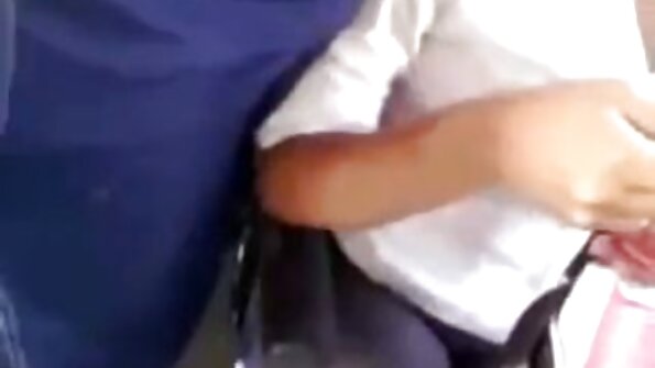 Gangbang-ul fierbinte este foarte popular printre porno mature cu floci fete.