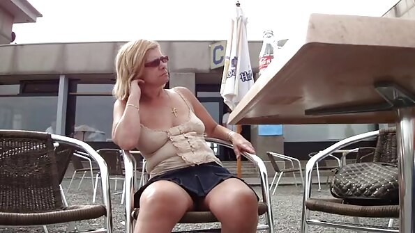 A fost supraexcitat și și-a terminat filme porno cu floci prietena în vagin din abundență.