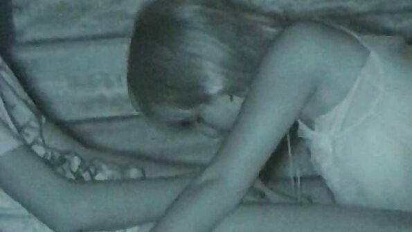 La sosire, în mașină a fost un sex lesbian superb. porno cu mature cu floci