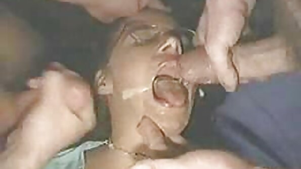 Fata și-a ajutat filme porno cu floci prietena să facă sex cu un tip.