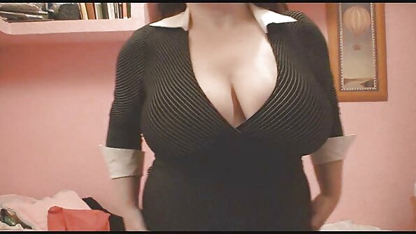 Vizionarea videoclipurilor erotice, xxx floci tipa fuita cu un vibrator.
