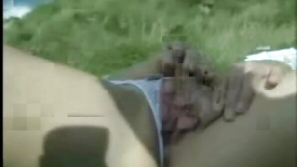 Două juninci au servit un armăsar filme porno cu floci la pizde chel.