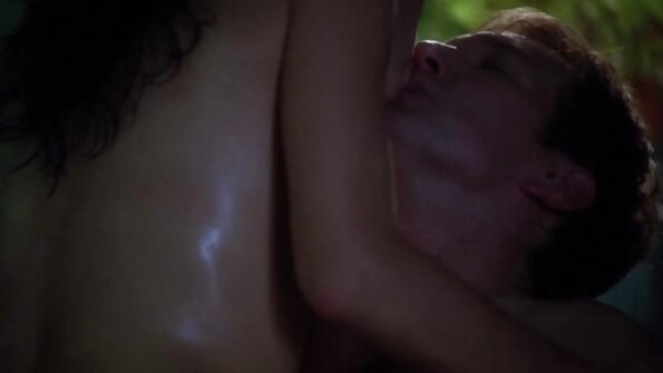 Playboy-ul înflăcărat filme porno cu obeze de 60 de ani cu floci la pizda a smuls complet femeia cu cancer în păsărică.