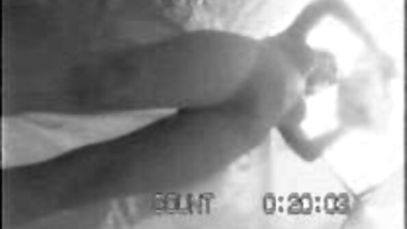 Întins pe canapea și atingându-și pasional filme porno cu babe cu floci clitorisul.