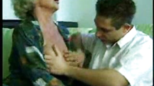Se ia porno cu femei cu floci cam o brunetă cu un corp subțire și zvelt.