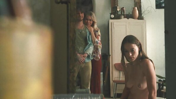 O blondă frumoasă se trage cu un filme porno cu femei cu floci la pizde unchi înflăcărat.