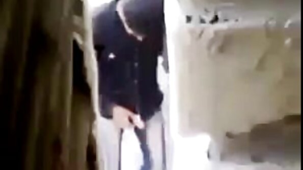 Doi mochos iau o blondă în toate găurile pizdecufloci și din toate părțile.