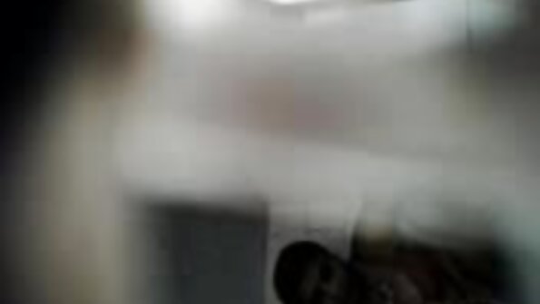 Jap a luat o curvă într-un filme porno cu obeze de 60 de ani cu floci la pizda hotel și a plantat-o ​​pe un membru.