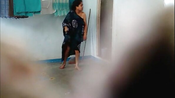 Fetele cu părul alb au împărțit un penis pizde grase cu floci excitat.