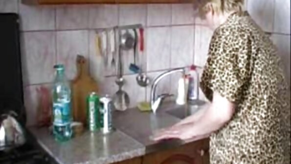 Bărbații bogați se găsesc în păsărica unei curve. filme porno cu femei cu floci