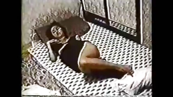 Fusat o brunetă porno mature cu floci drăguță într-o păsărică bronzată.