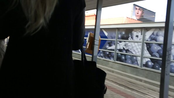 Prietena cu mana de latex a fost furata de porno cu floci lesbiana.